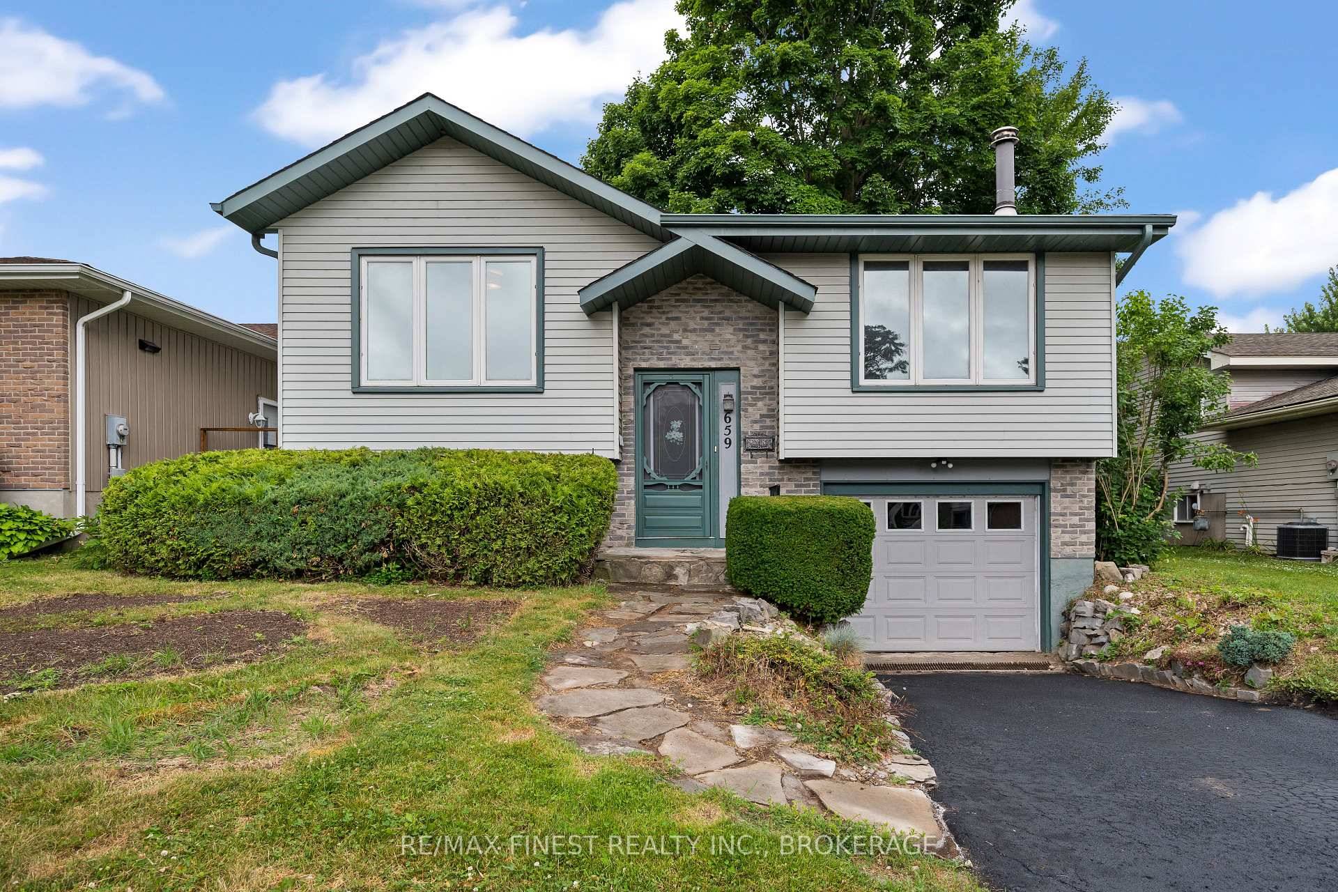 Tucked in the quiet neighbourhood of Bayridge East and backing directly onto Truedell Public School, this 3 1 bedroom, 1.