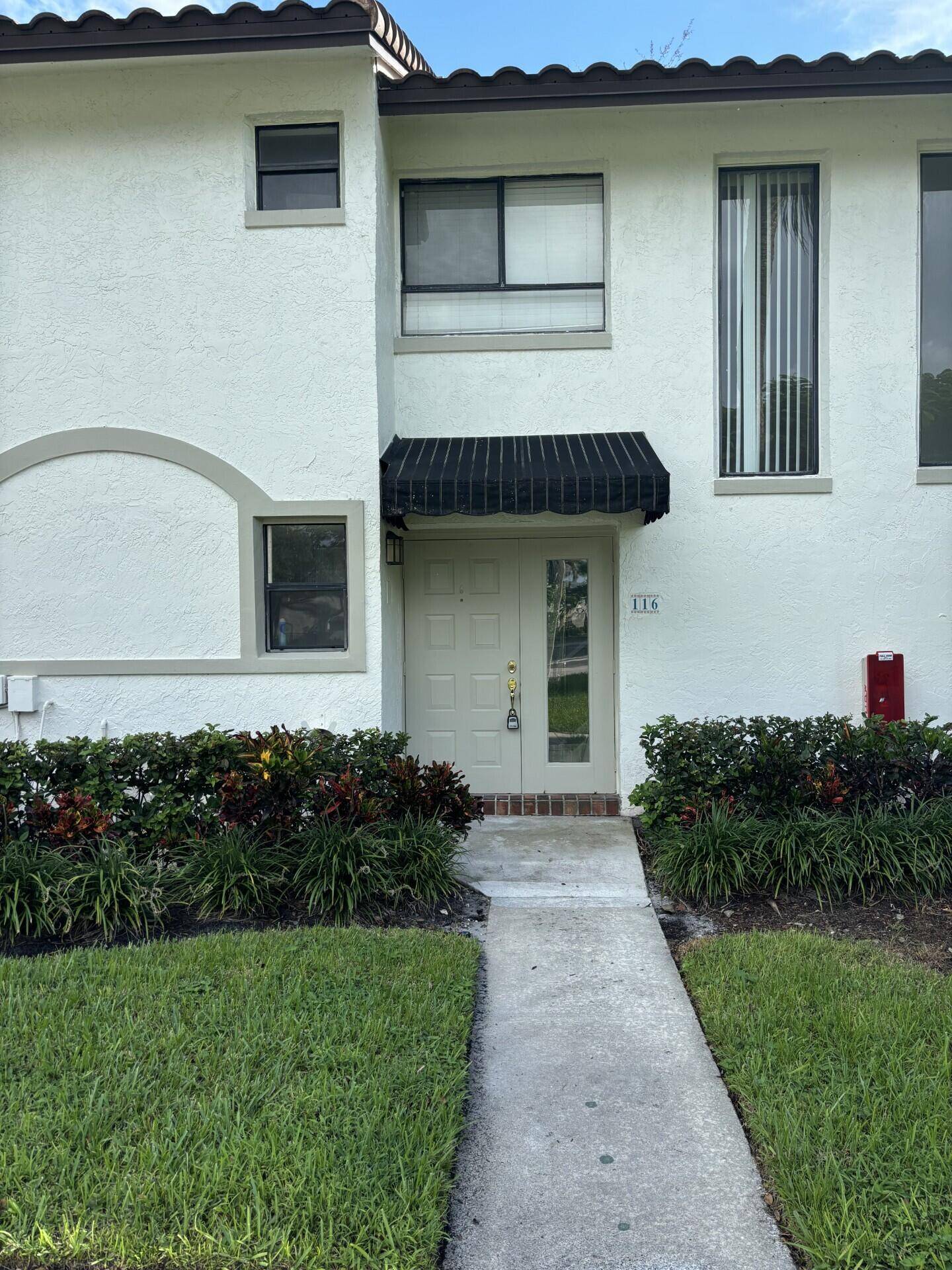 Desirable 2 bedroom, 2 bath townhome in the sought after Sunflower Townhomes community, offering a prime location with quick access to the beach, I 95, and the best of both ...