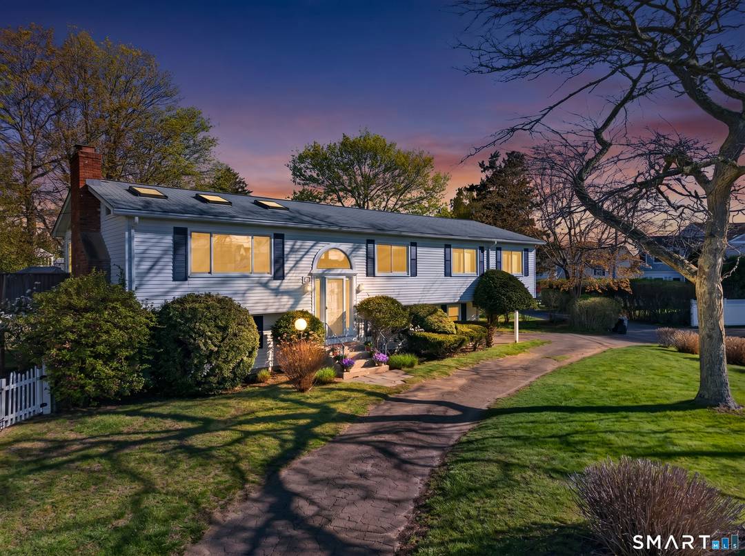 Welcome to 100 Second Avenue, located in sought after Stannard Beach.
