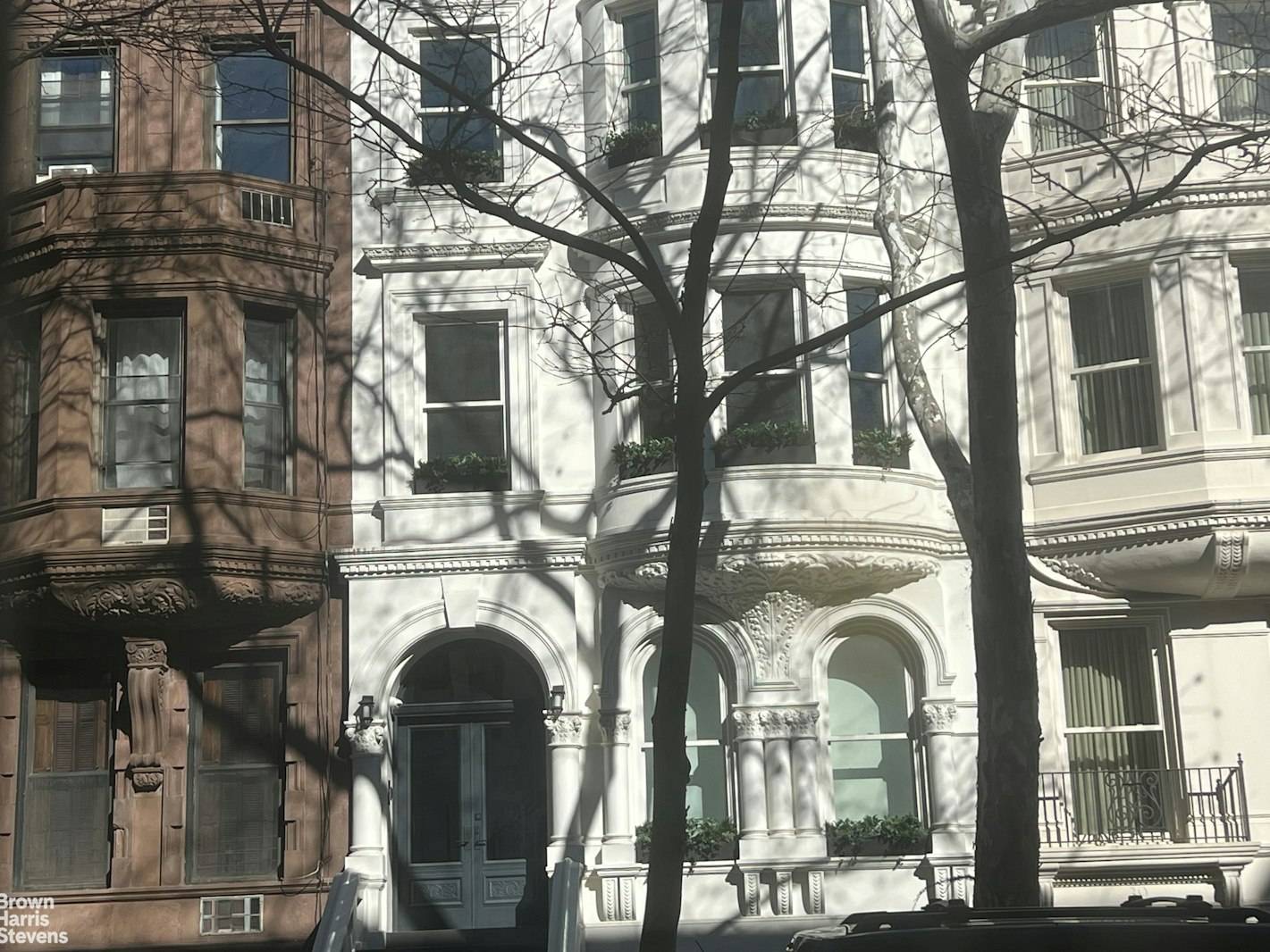 Romeo amp ; Juliet PIED A TERRE Central Park CONDO w FIREPLACE Right out of a fairy tale this elevator mansion condo duplex studio has a wood burning Fireplace and ...