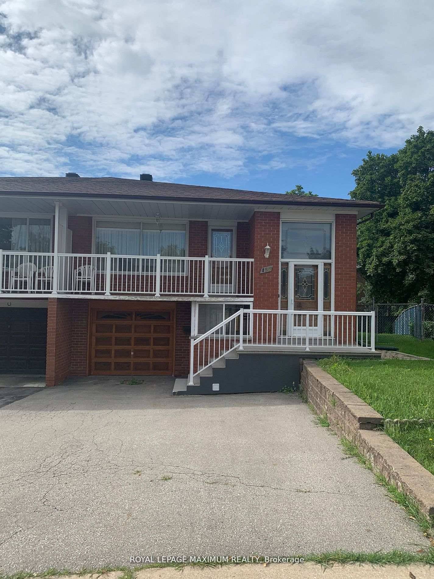 Wow This Very Well Maintained And Bright 3 Bedroom Bungalow Is Situated On A Child Friendly Street Conveniently Located Near Plenty Of Amenities And Transit.