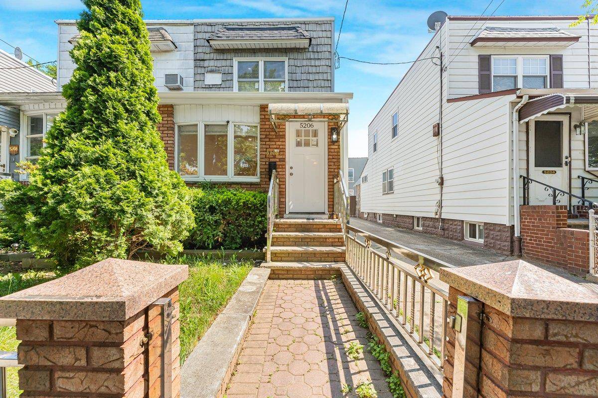 Welcome to this stunning, newly renovated 3 bedroom, 2.