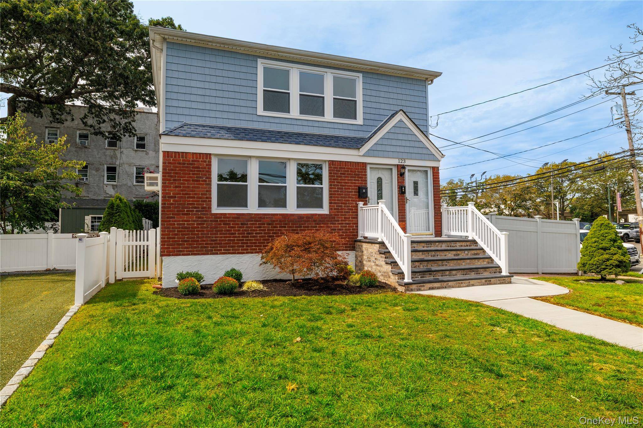 Beautiful Apt on the 1st Floor in a Legal 2 Family in Lynbrook with Lynbrook Schools.