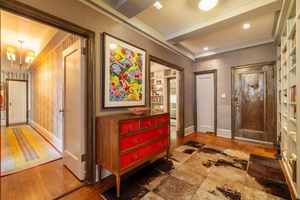 Perfectly situated on one of the most coveted blocks on the Upper West Side, just moments from Central Park, this elegant three bedroom prewar residence offers open northern views overlooking ...