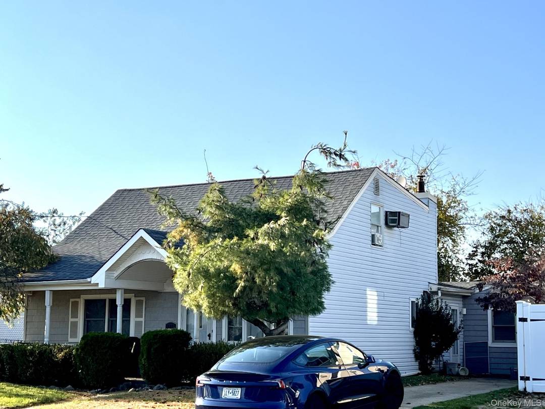 Move in ready to this Double Rear Dormered Expended Cape Features 200Amp Electricity, ELECTRIC HEATING SYSTEM, 10 Yrs Young Roof, 5 Spacious Br with 3 Bth Master Bth Has Jaccuzi, ...