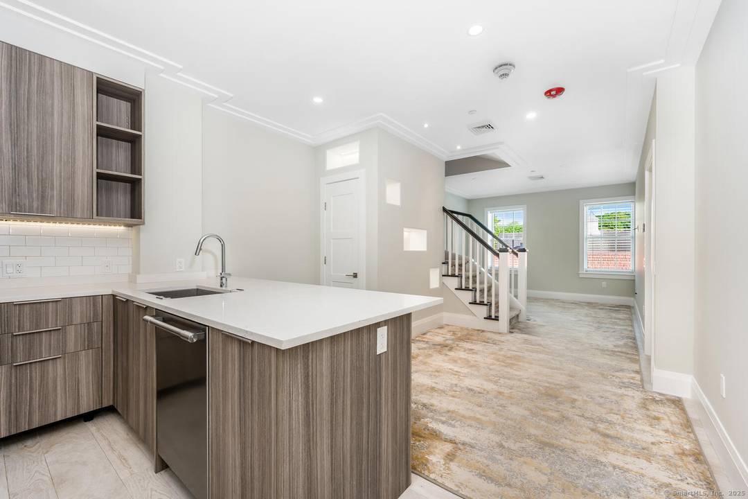 Welcome to Bronson House, Greenfield Hill's premier luxury rental !