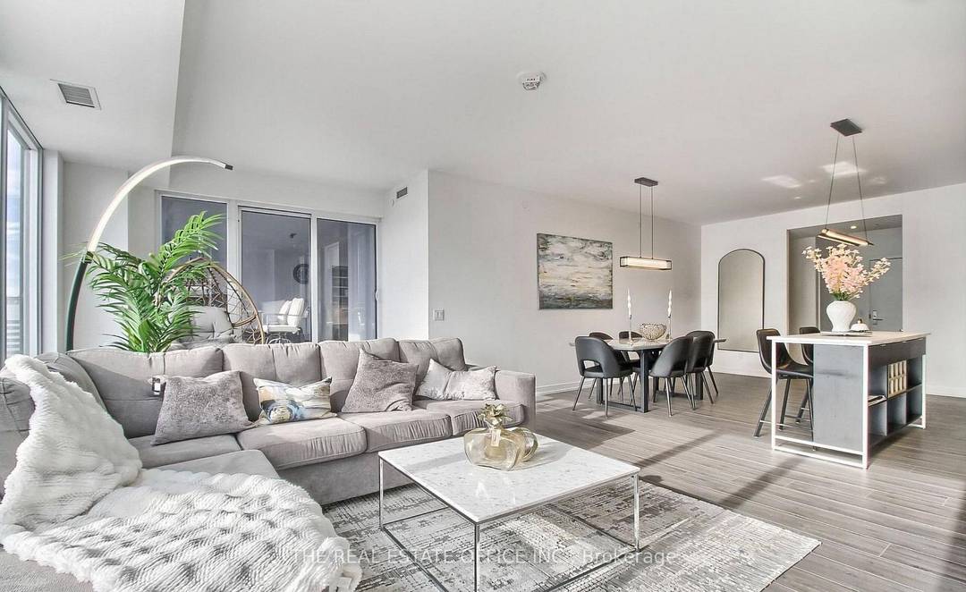 Luxury lower penthouse for lease at the prestigious Panda Condominiums in the heart of downtown Toronto.