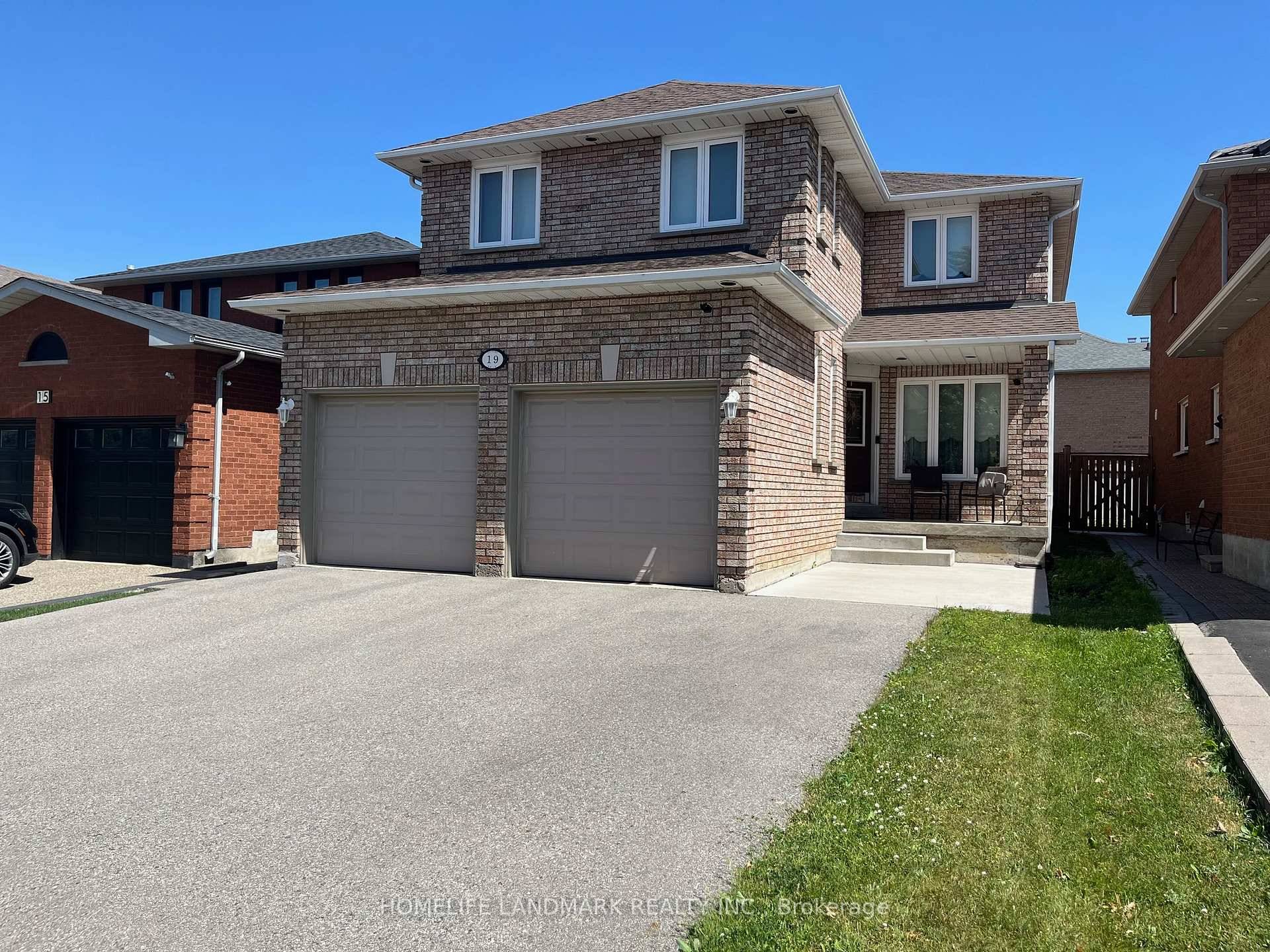 Welcome To the Stunning 4 Bedrooms 2 Garages Detach Home in West Woodbridge !