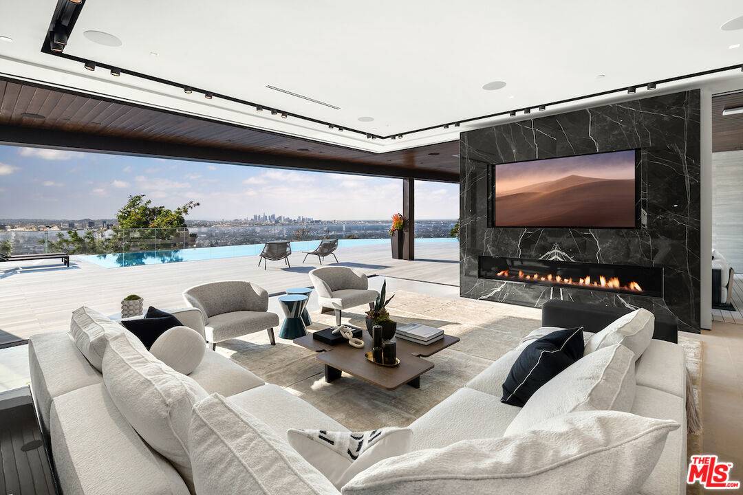 8116   Laurel View Dr 7BR Sunset Strip La