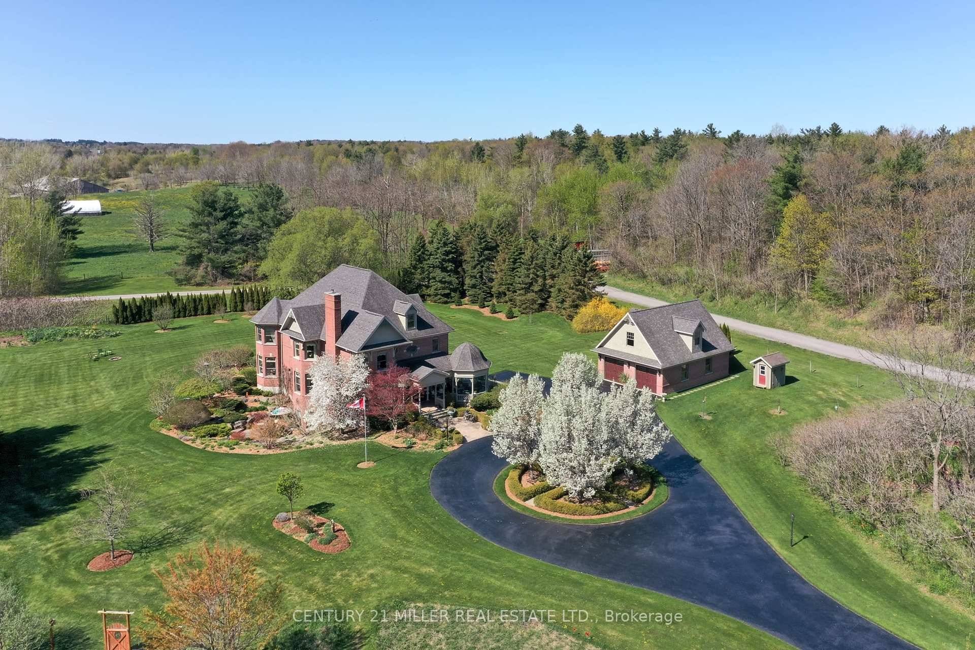 Tucked into a quiet fam neighbourhood in the quiet town of Kilbride lies a truly magnificent rural paradise, that's just a stones throw to city amenities !