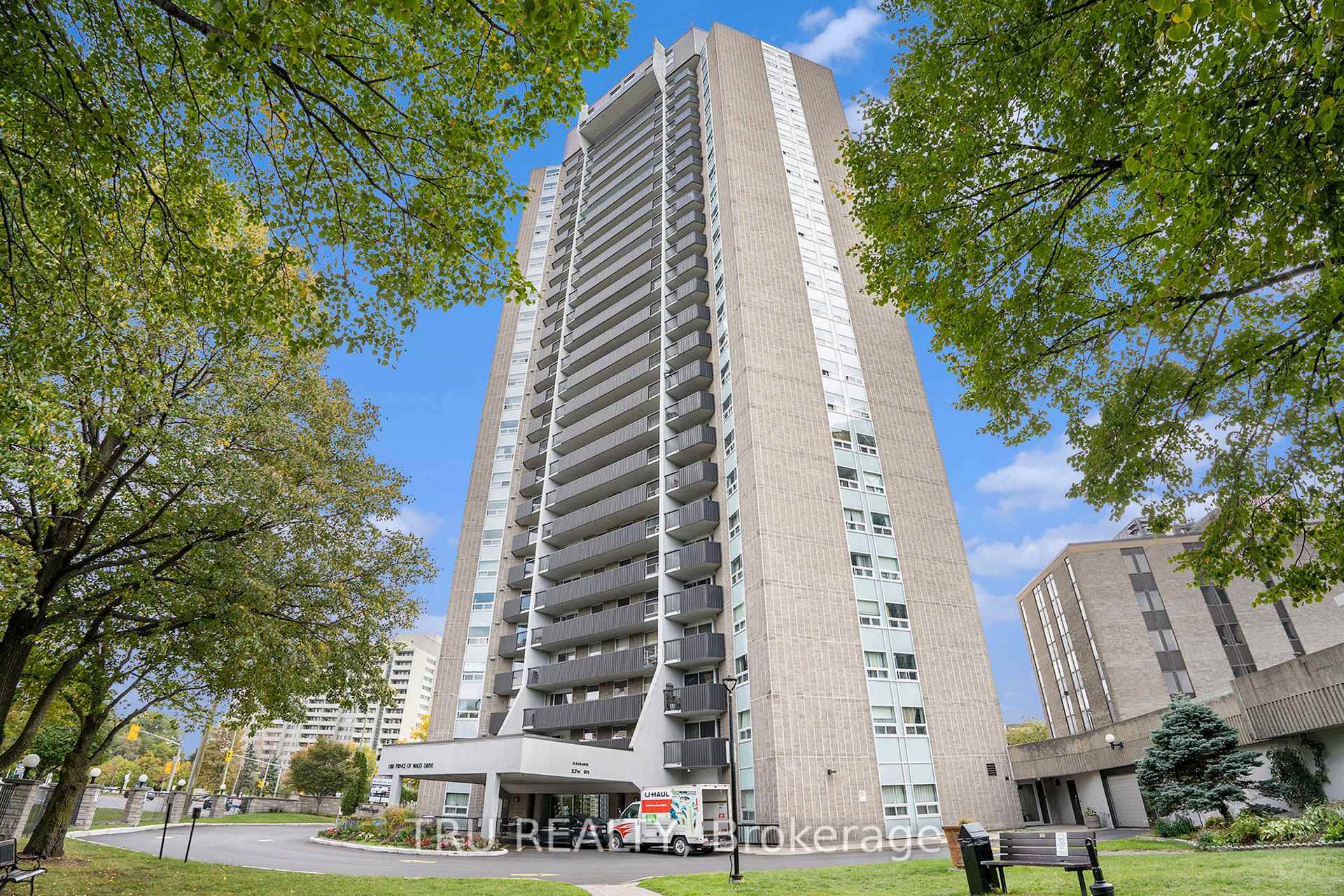 Located on the 25th floor, this immaculate 2 bedroom, 1 bathroom condominium offers fresh updates throughout.