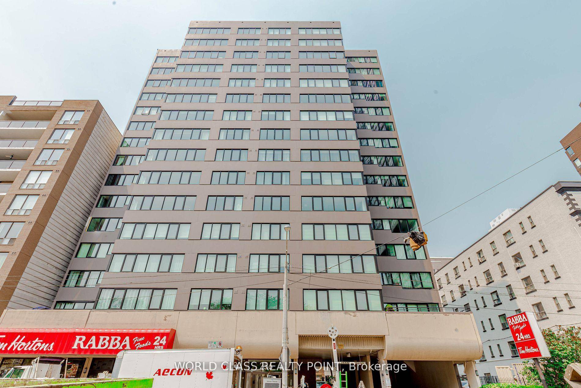 Wow. ! Around 1700 Sq Feet Beautiful Spacious 2 1 Bedrooms, 2 Bathroom Condo Located In The Heart Of Downtown Toronto for Lease.
