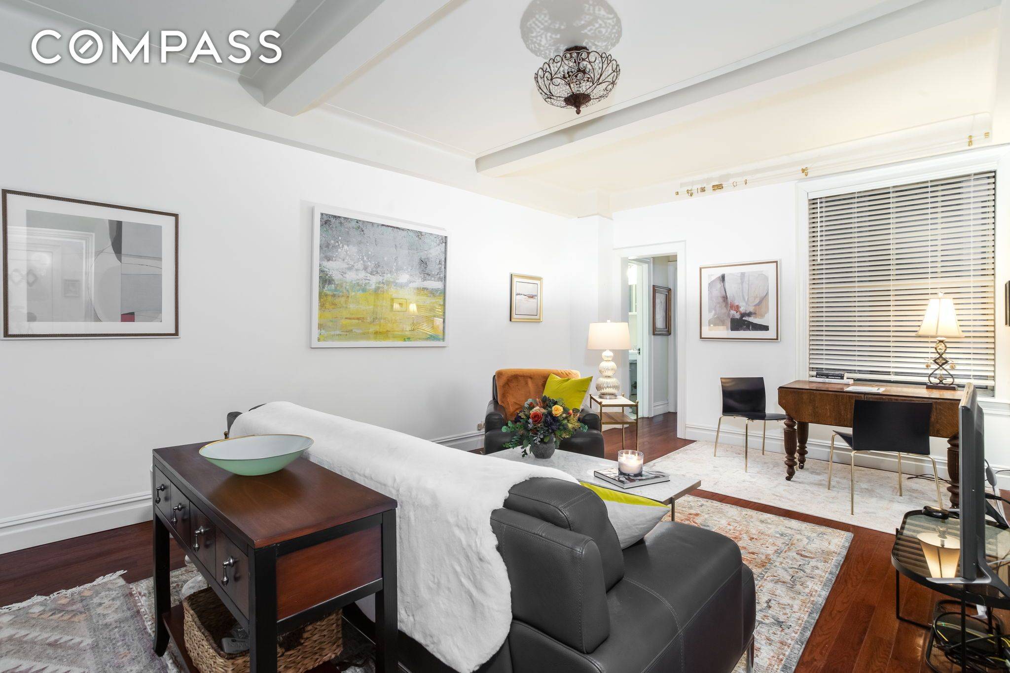 Apartment 1C at 639 West End Avenue offers a generous layout, excellent condition and classic architectural details in a prime Upper West Side location at a price point rarely seen ...