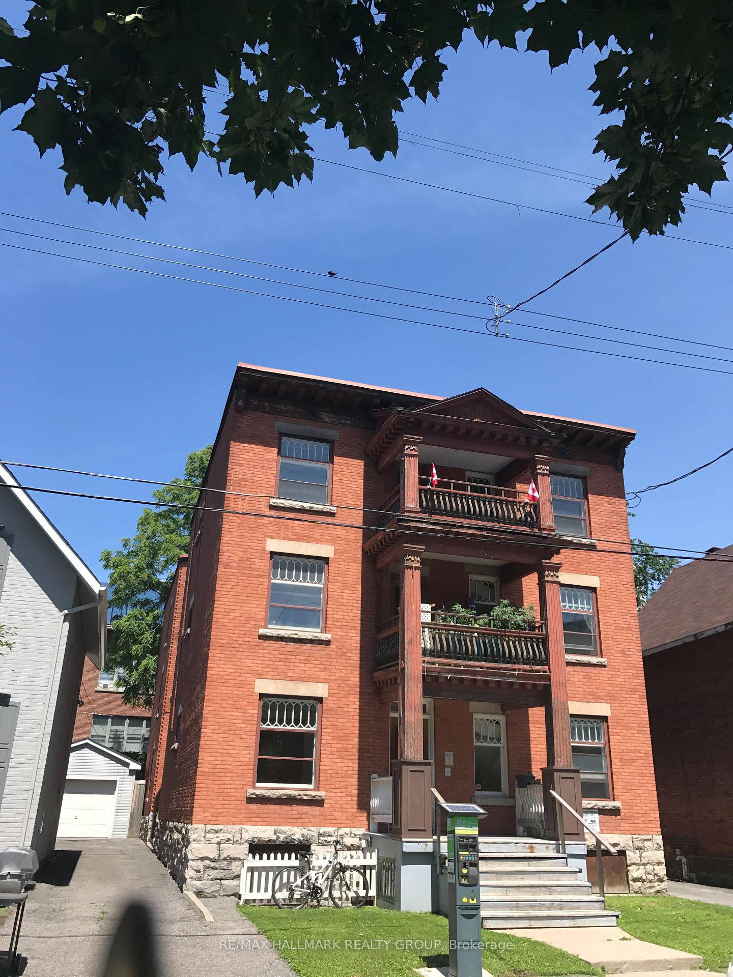 Great location ! Well kept amp ; spacious Apartment on second floor of this building for Rent 3 bedrooms, 1 bath.