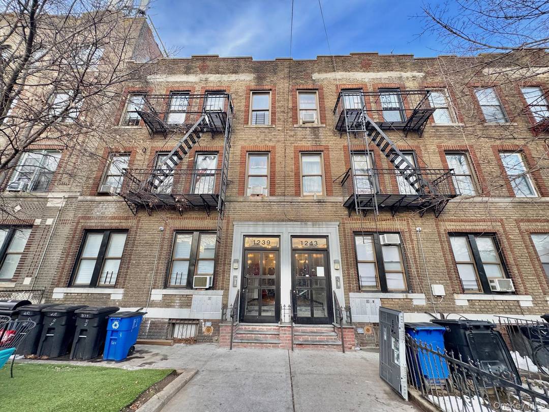 This Listing Includes 3 Properties 159 Tehama Street, 1239 36th Street amp ; 1243 36th Street 28 Unit Apartment House