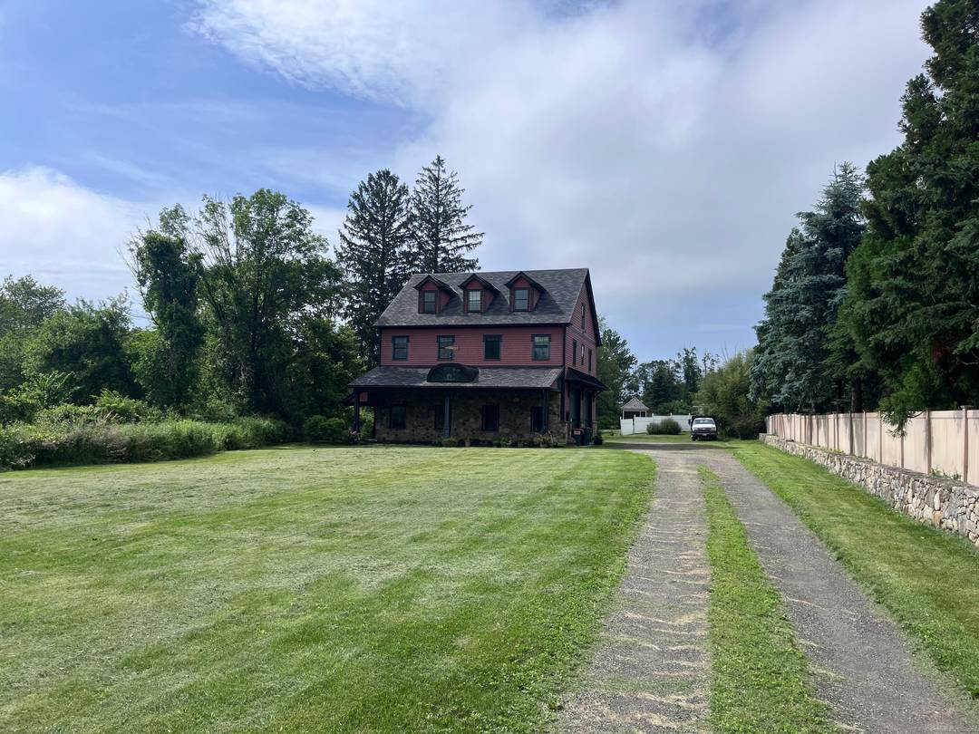 Unique Custom Built Barndominium for Rent on 1 Acre A Rare Find !