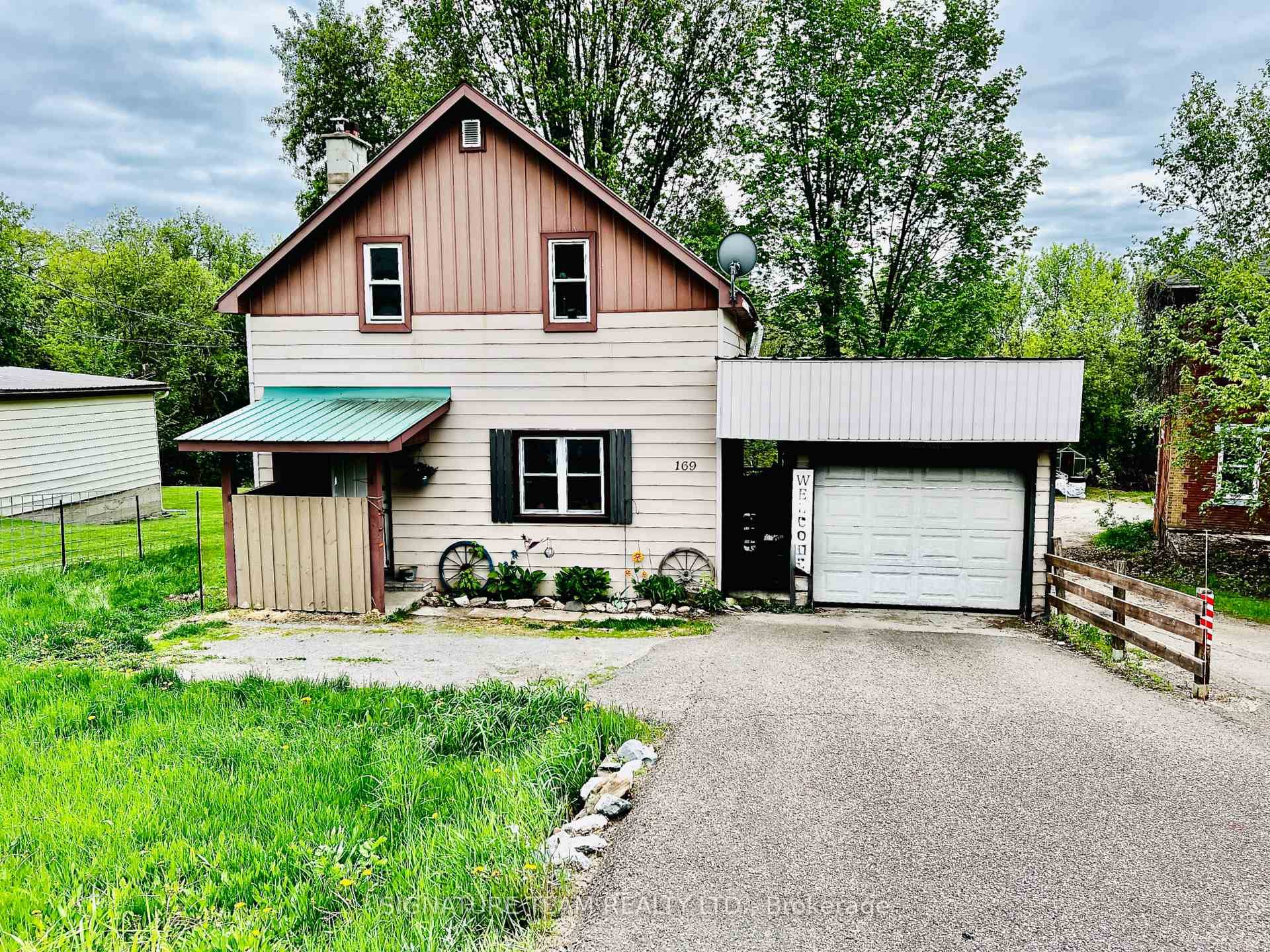 Great home for a young family, cozy living room and main floor family room currently used as a bedroom, with a woodstove, modern well appointed kitchen and separate dining area, ...