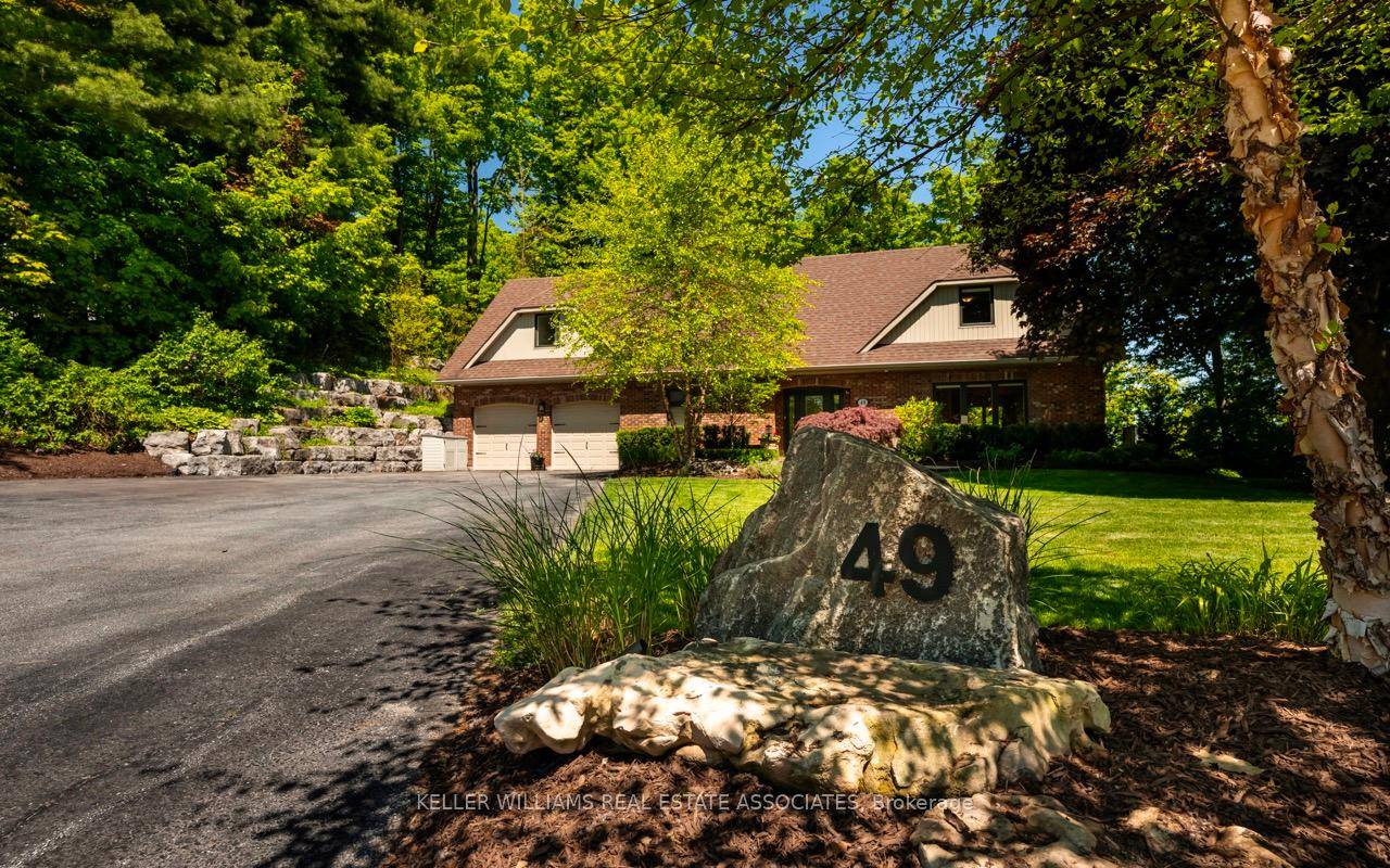 Welcome to your dream home in Glen Williams.