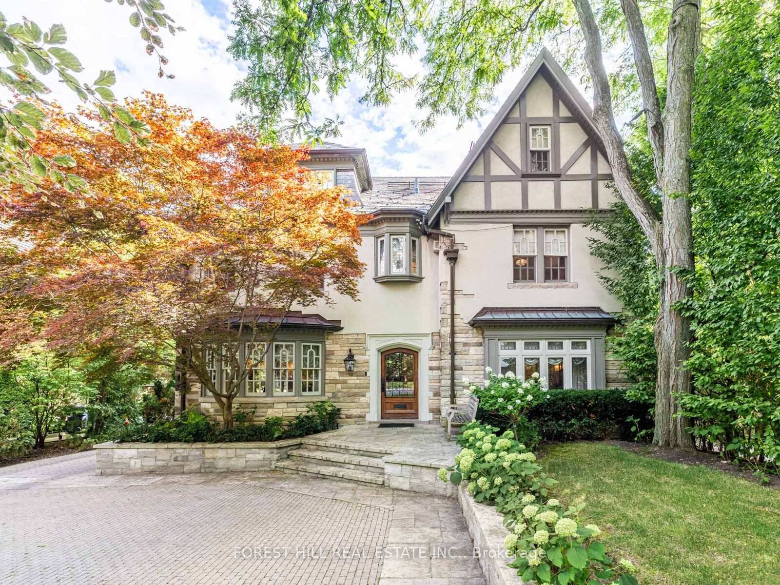 This classically traditional Forest Hill home exemplifies incomparable elegance and modern luxury, boasting five spacious bedrooms and six exquisitely appointed washrooms.