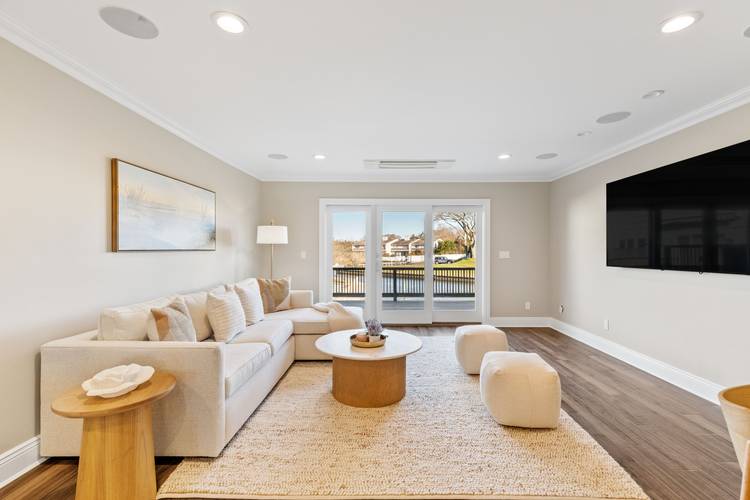 WESTHAMPTON LANDINGS WATERFRONT CONDO FOR RENT