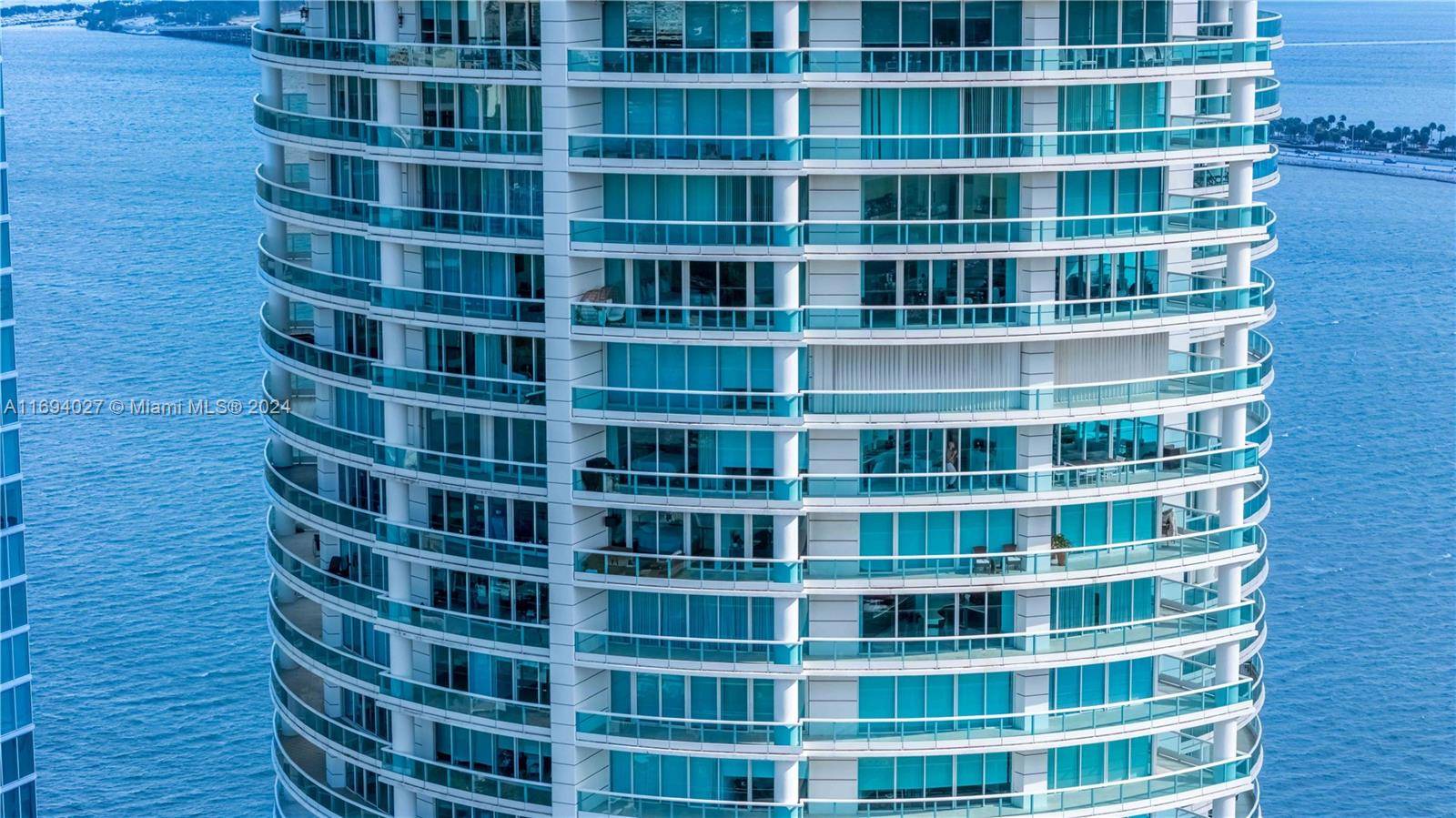 Live the Brickell Lifestyle Step into style at this sleek 1 bedroom, 2 bath condo in the iconic Bristol Tower where modern design meets vibrant city lights.
