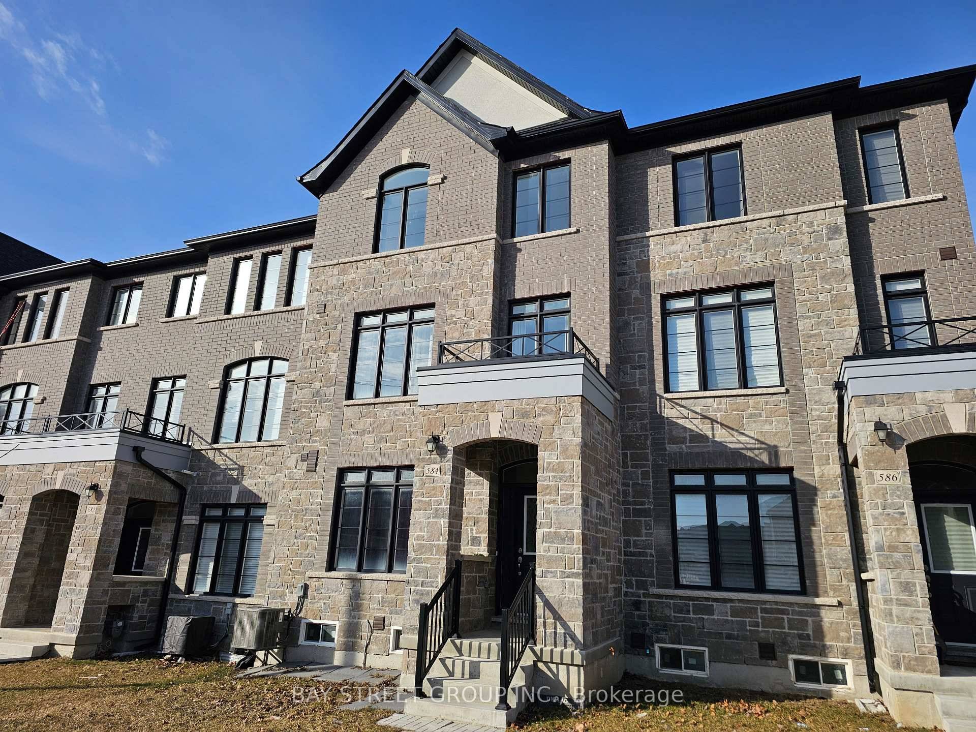 Discover luxury living in East Gwillimbury by Mosaik Homes, a charming townhouse located in the heart of Sharon Village.