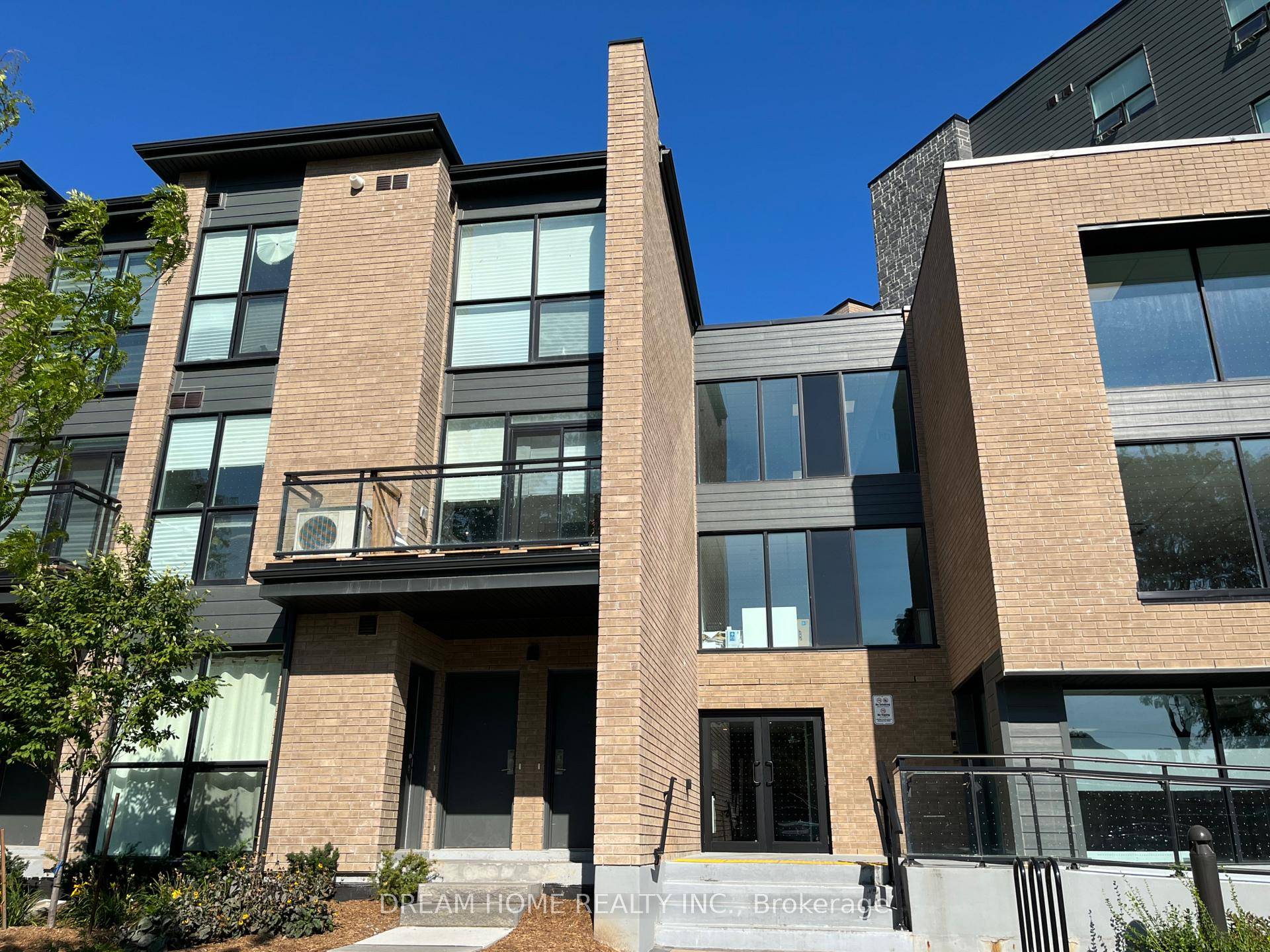 Only the Master bedroom for rent in two Year New 3 Bed 3 Bath 3 Level Townhouse.