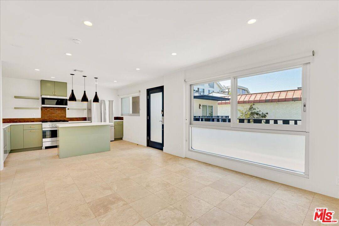 210  S Hamilton Dr 1BR Beverly Grove La