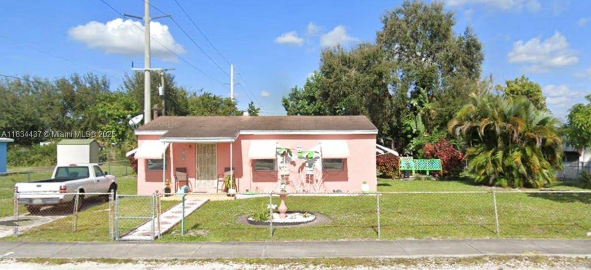 Charming 3 bedroom, 1 bath starter home on a spacious 9, 000 sq ft lot.