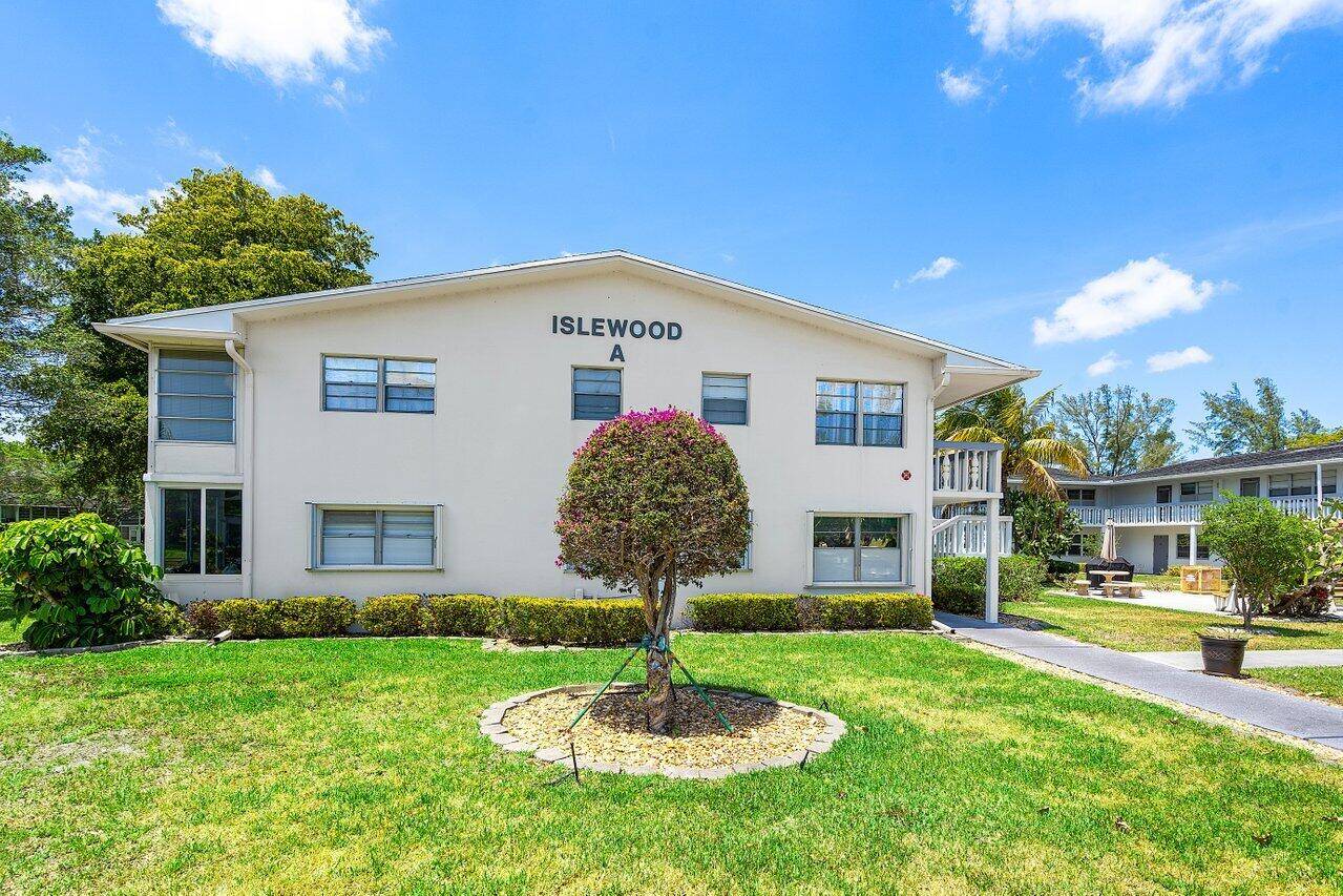 Welcome home to this beautifully turnkey, fully furnished unit tastefully decorated and move in ready.