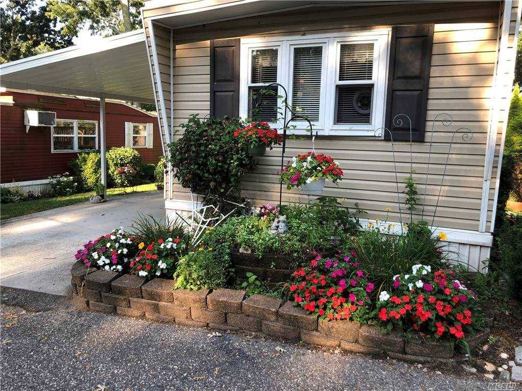 Clean neat well amp ; maintained unit in Ramblewood 55 Community.