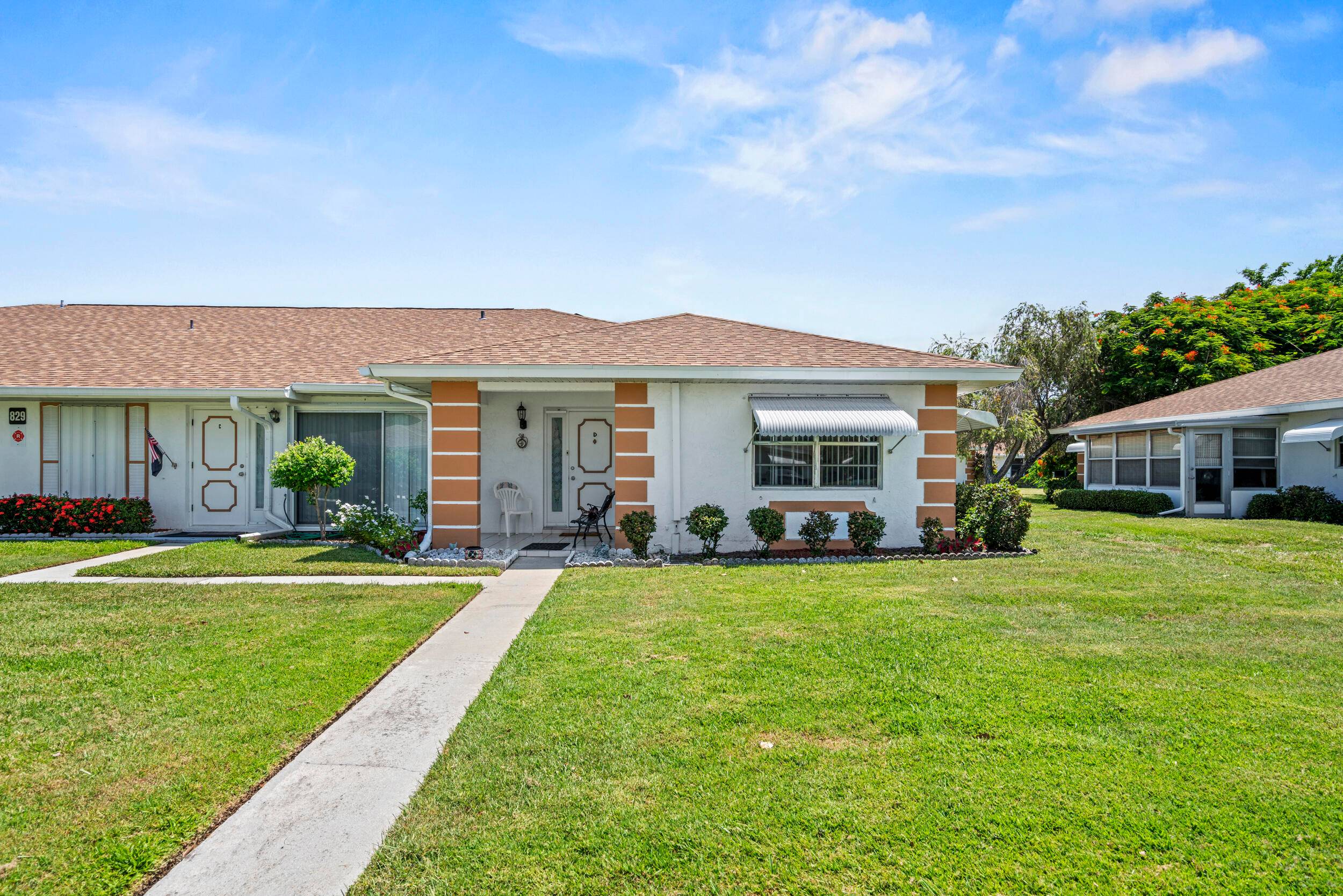 Charming 2BR 2BA condo in the desirable 55 community of High Point in Fort Pierce.