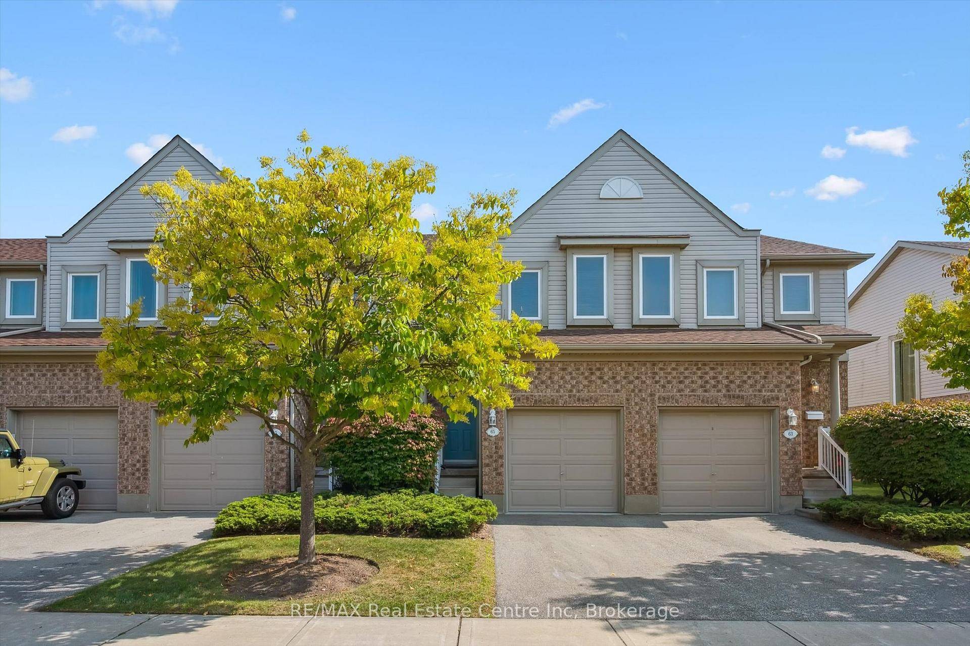 Welcome to 65 Roehampton Crescent a freshly updated, carpet free townhome available for immediate lease.