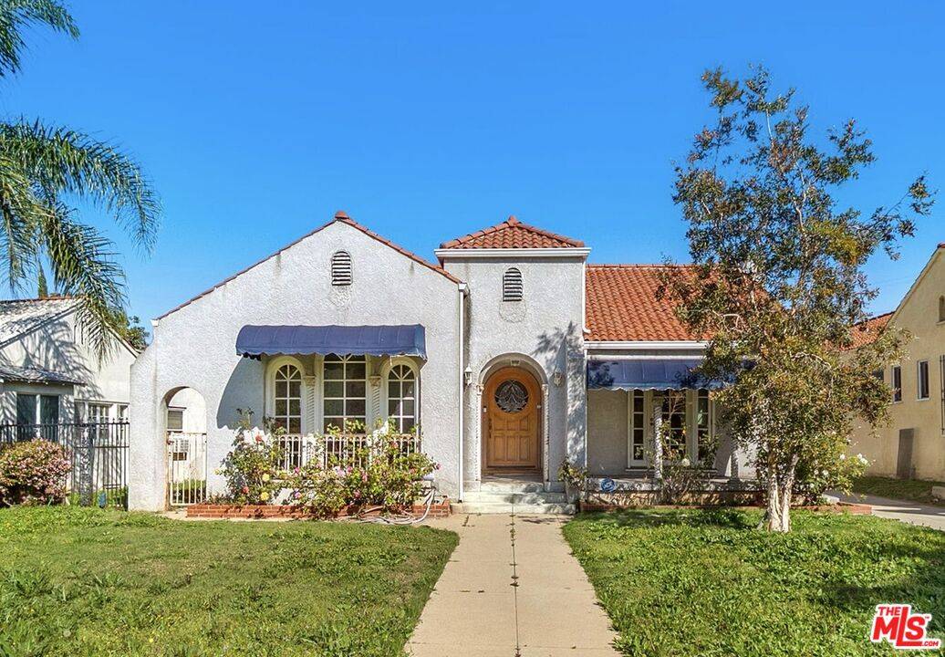 3289   Country Club Dr 3BR La