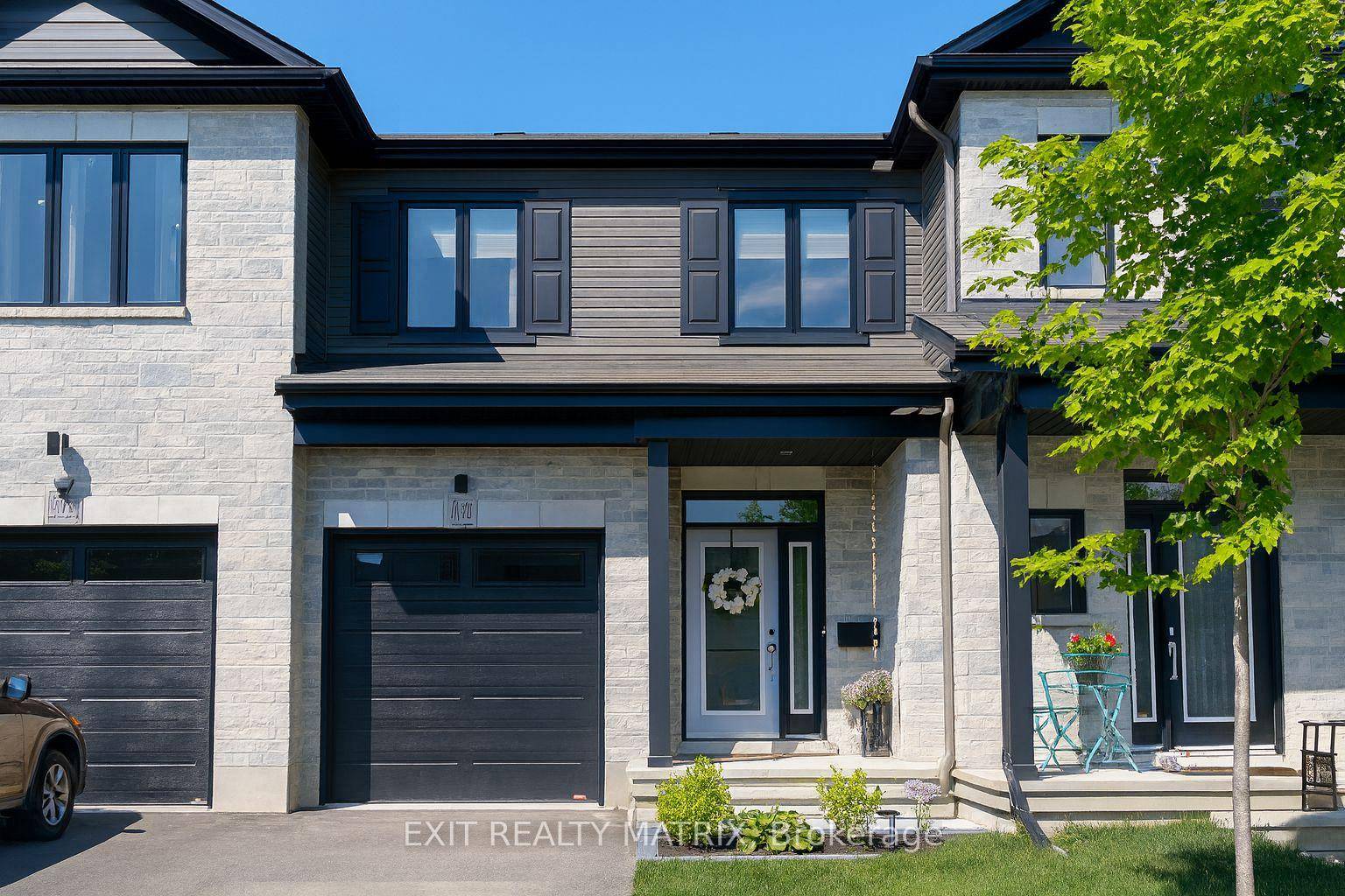 Please note that photos are virtually staged Welcome to this stunning Embrun townhome, where modern design meets everyday convenience.