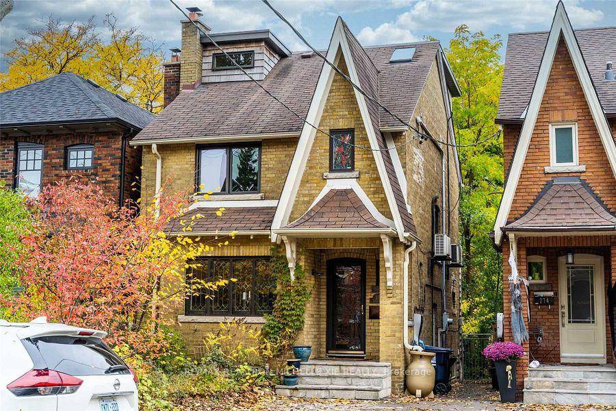 Prime North Toronto Neighbourhood, Located In Highly Sought After John Wanless School District.