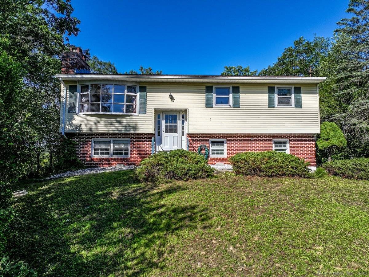 Well maintained 3 bedroom raised ranch on quiet cul de sac.