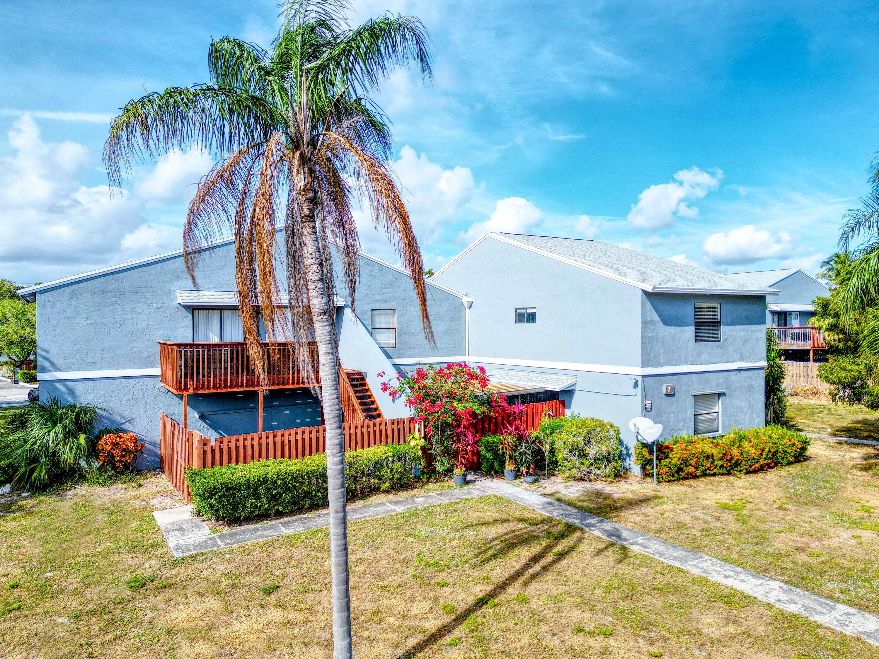 Investor's Dream or Perfect Starter Home in The Crossings of Boynton Beach !