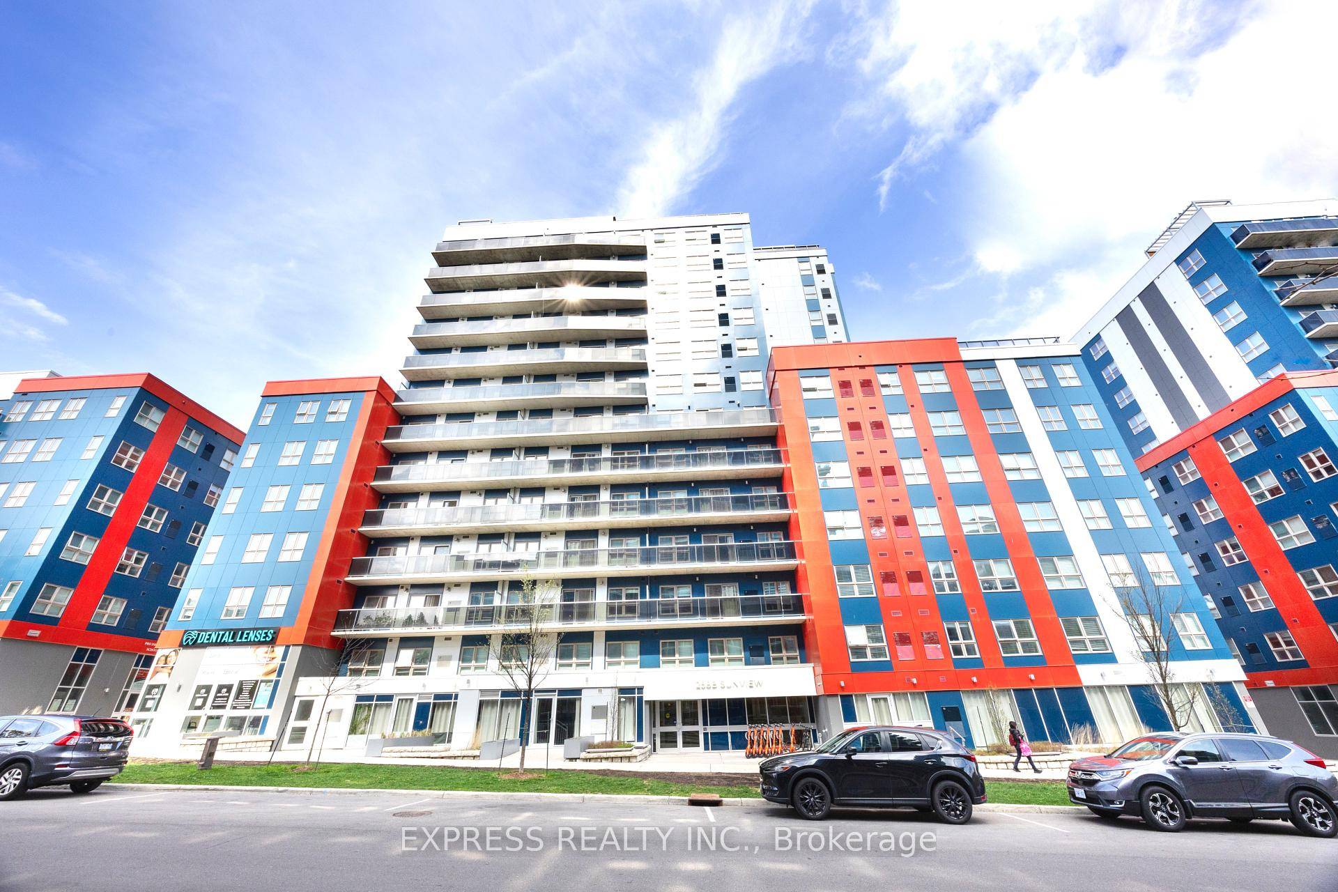 Experience urban convenience and modern comfort in this ideally situated property at the heart of Waterloo's University District.