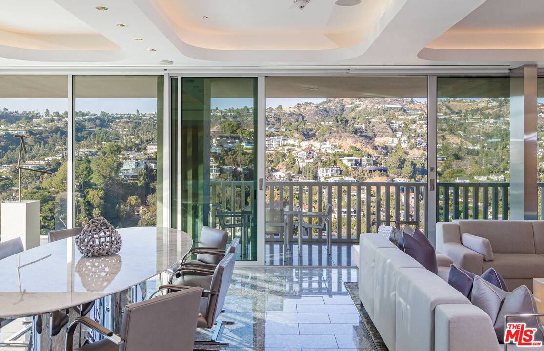 9255   Doheny Rd Sunset Strip LA