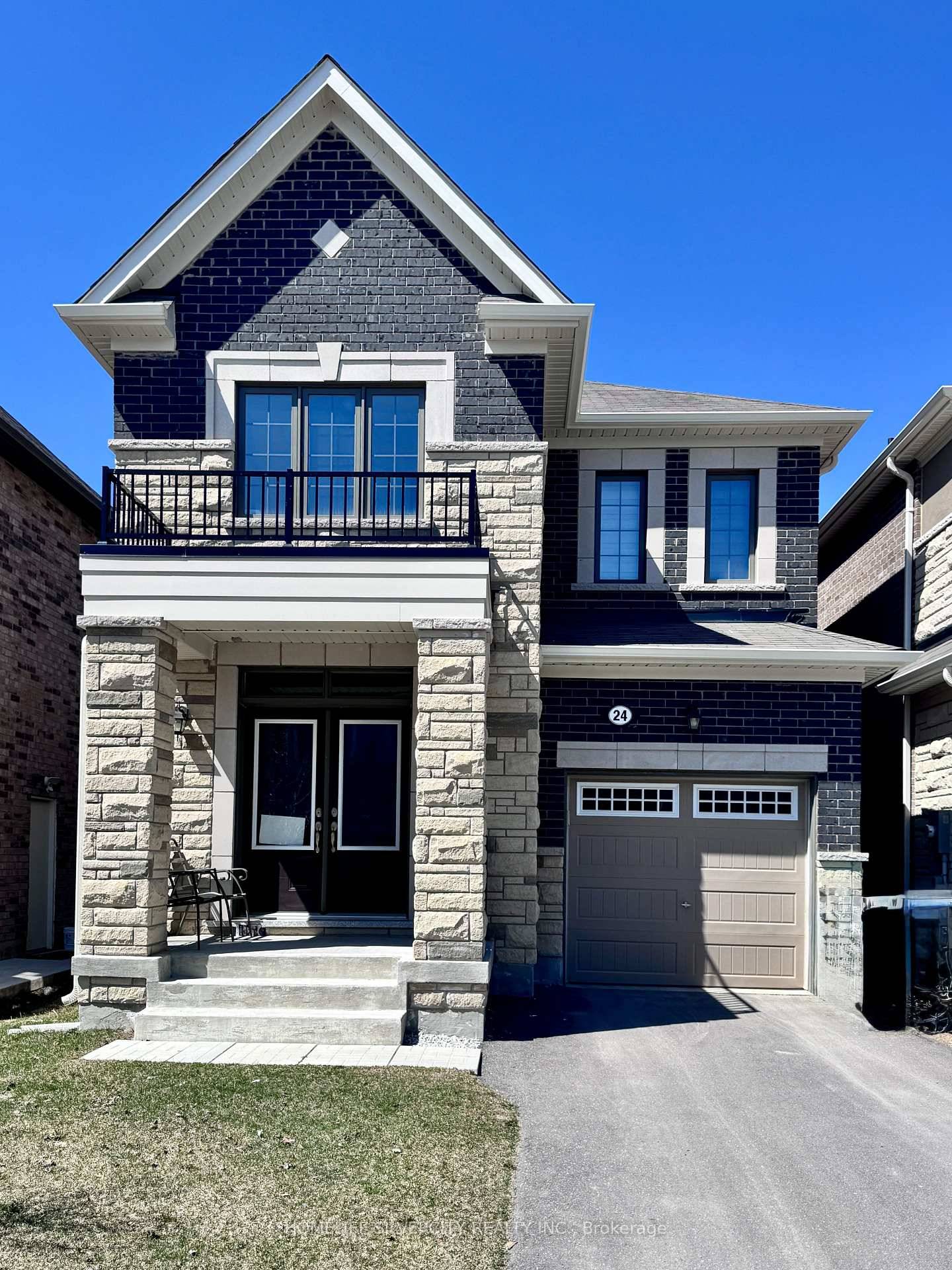 This beautiful detached home features 4 spacious bedrooms, separate family and dining rooms, and large windows throughout that fill the space with natural light.
