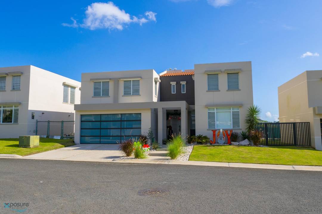 CALLE CLAVEL House Gurabo