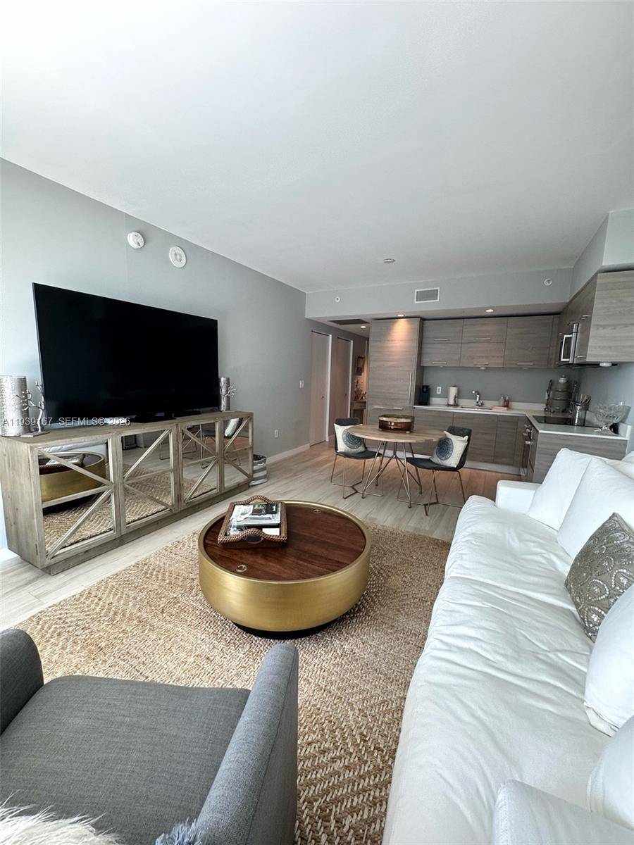 Experience elevated living at DUA Brickell in this thoughtfully designed and maintained 1 bedroom, 1.