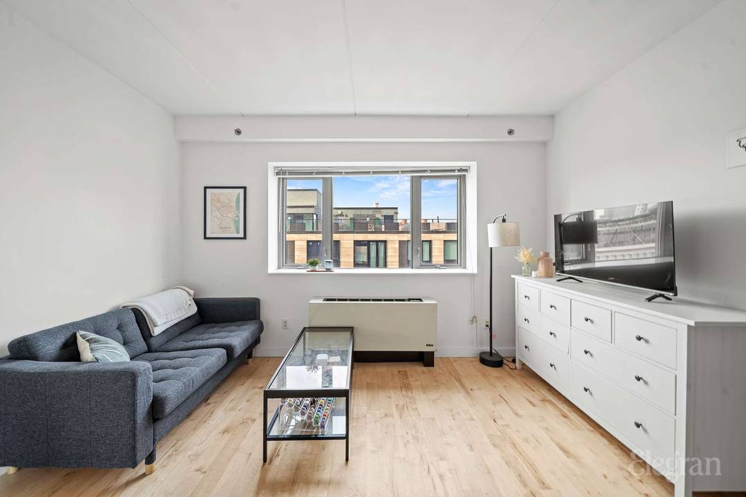 Perfect Investment Opportunity by Mount Sinai Hospital on the border of East Harlem and the Upper East Side !