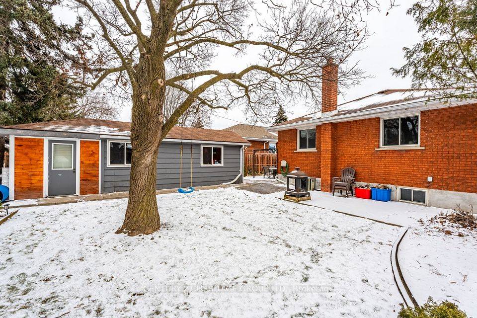 Welcome to 54 Sherwood Rise, a charming bungalow nestled in the heart of the Sherwood neighbourhood on the East Mountain.