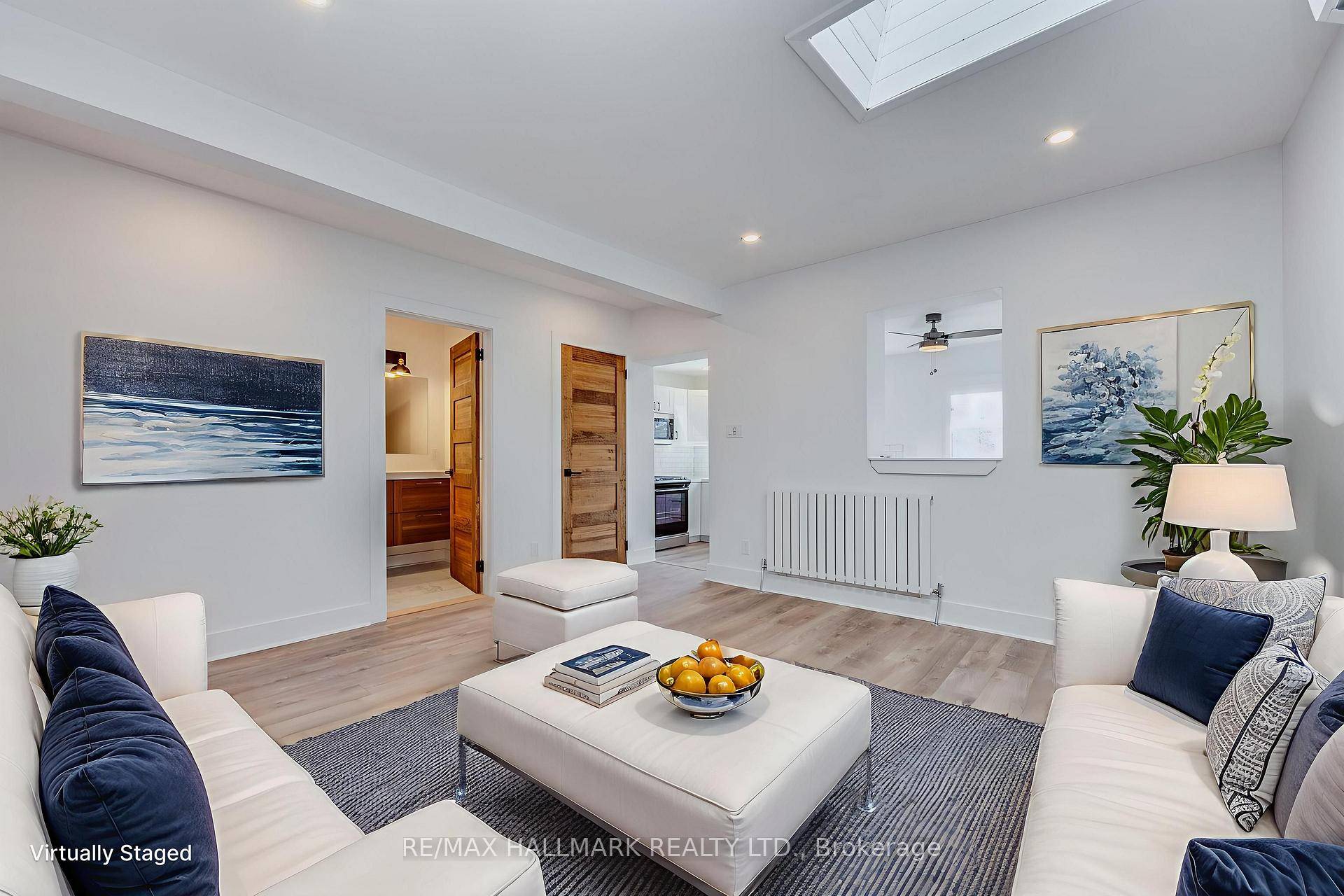 approximately 930 sq ft !
