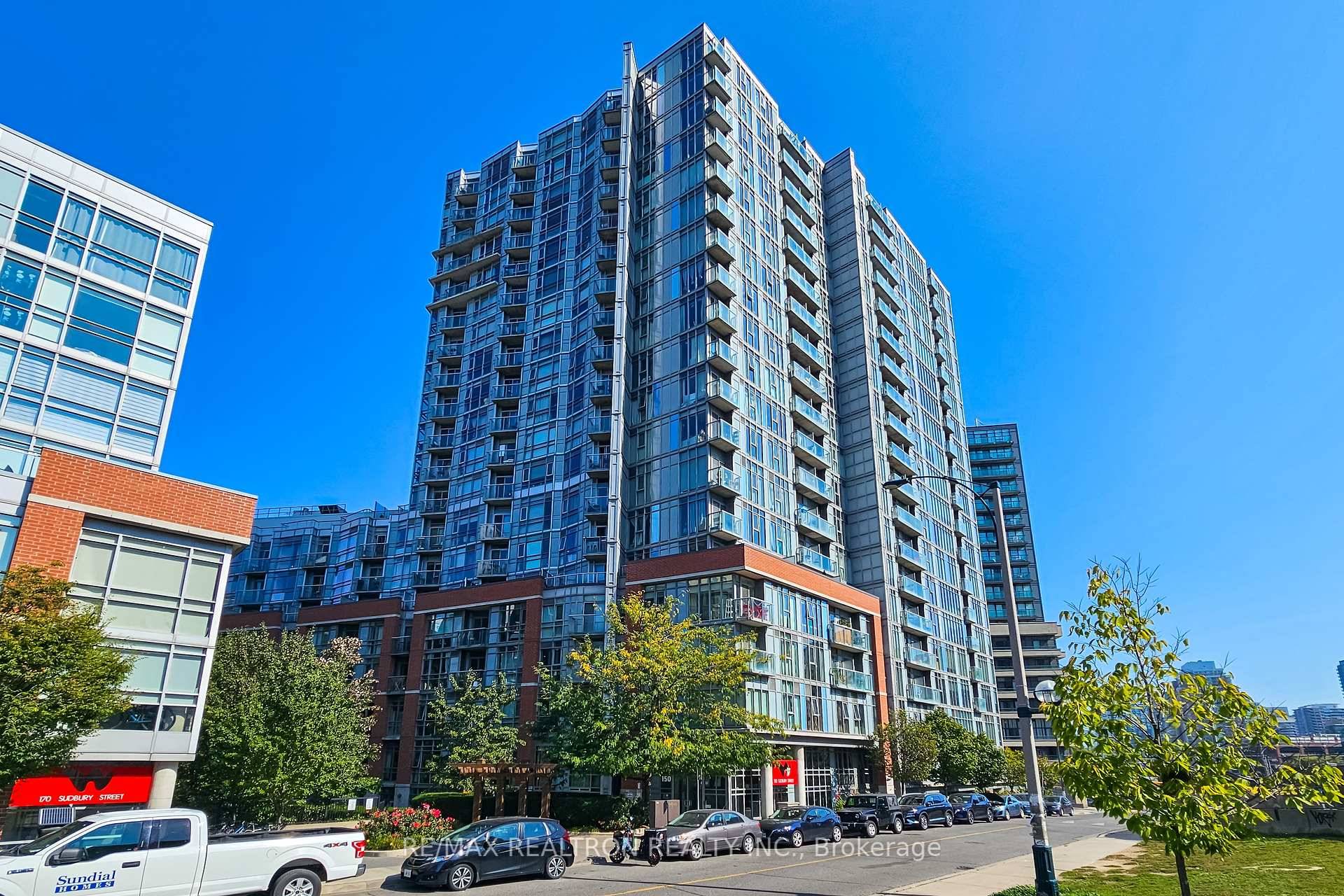 Welcome to Westside Gallery Lofts, perfectly situated in the heart of Queen West !