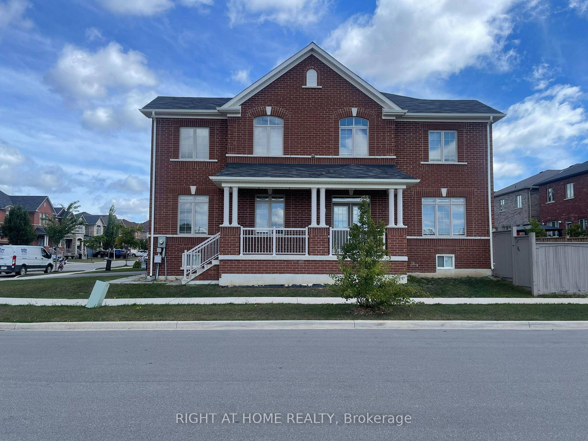 Welcome to this beautifully maintained home nestled in the peaceful Waterdown neighborhood of Hamilton.