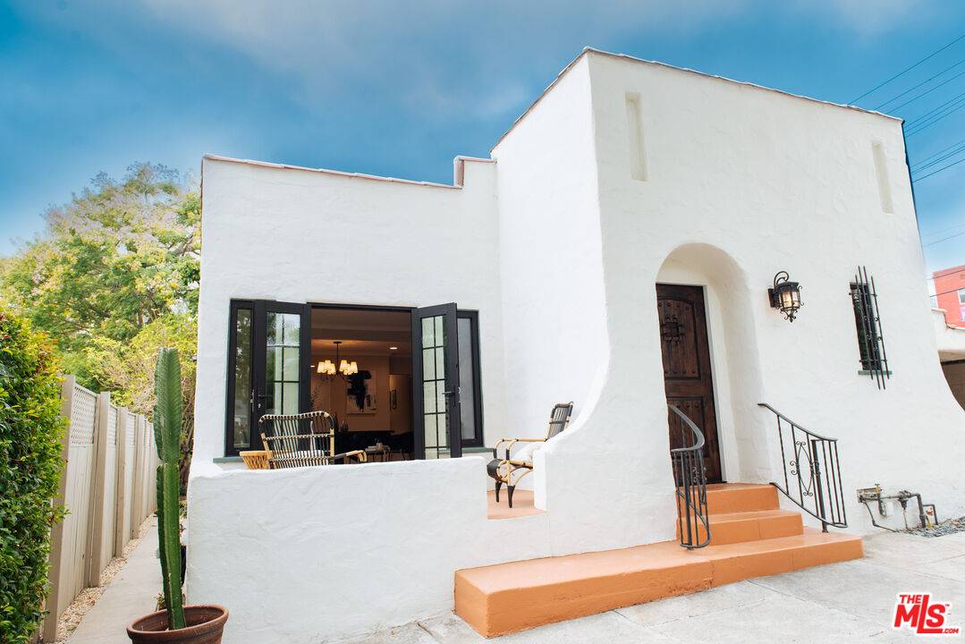 1039   Havenhurst Dr 1BR Hollywood Hills East La