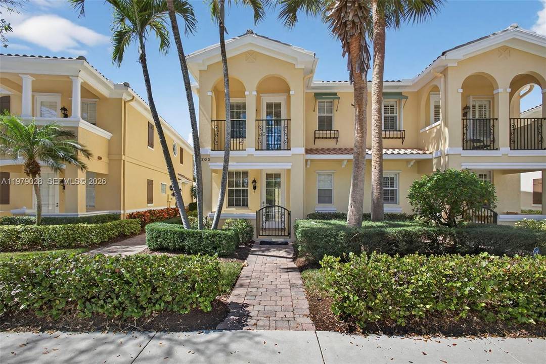 Experience the modern versatility in this meticulously maintained, DiVosta built townhome in the heart of Tuscany at Abacoa.